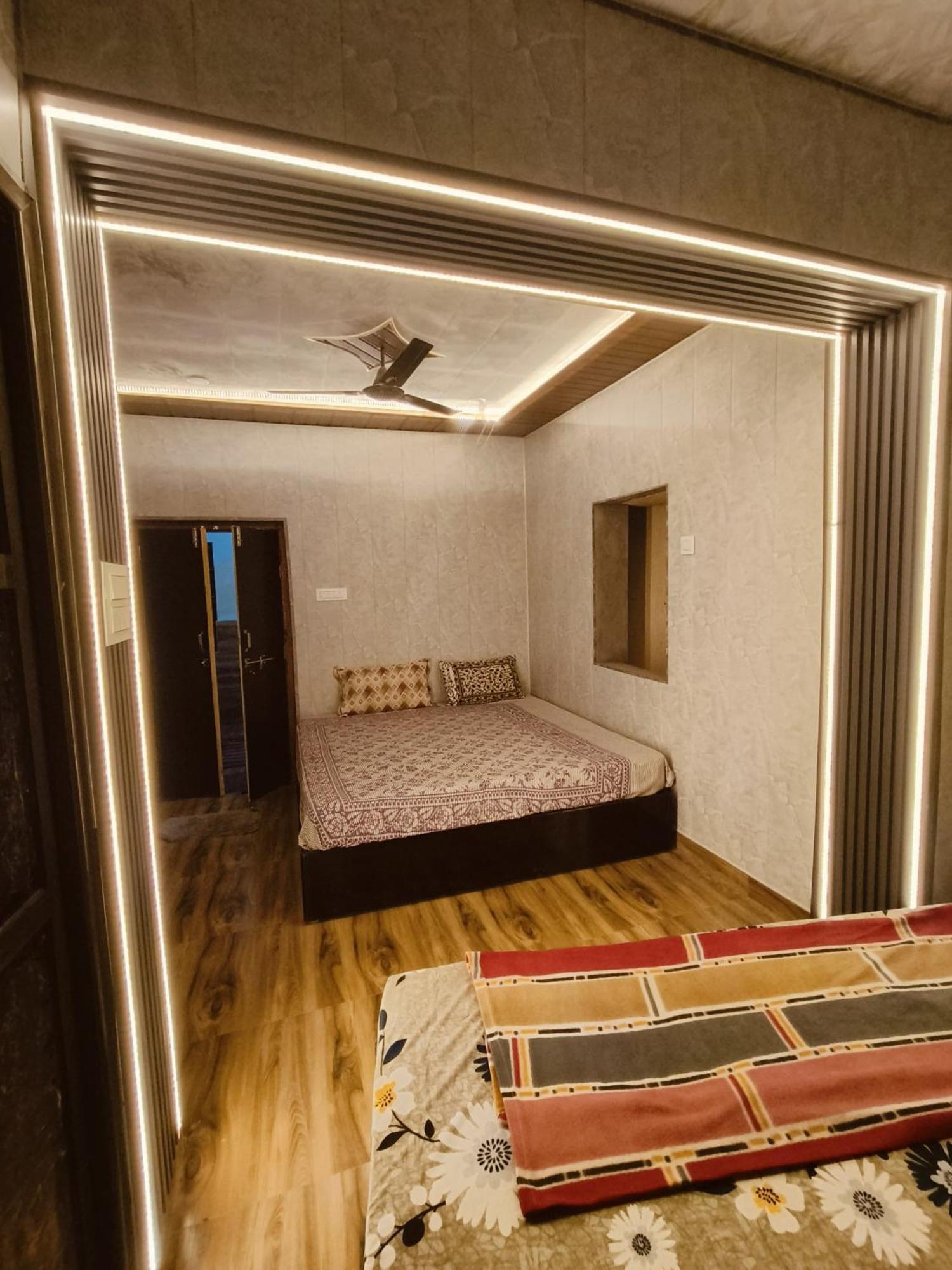 Namo Guest House Only For Indians Βαρανάσι Εξωτερικό φωτογραφία