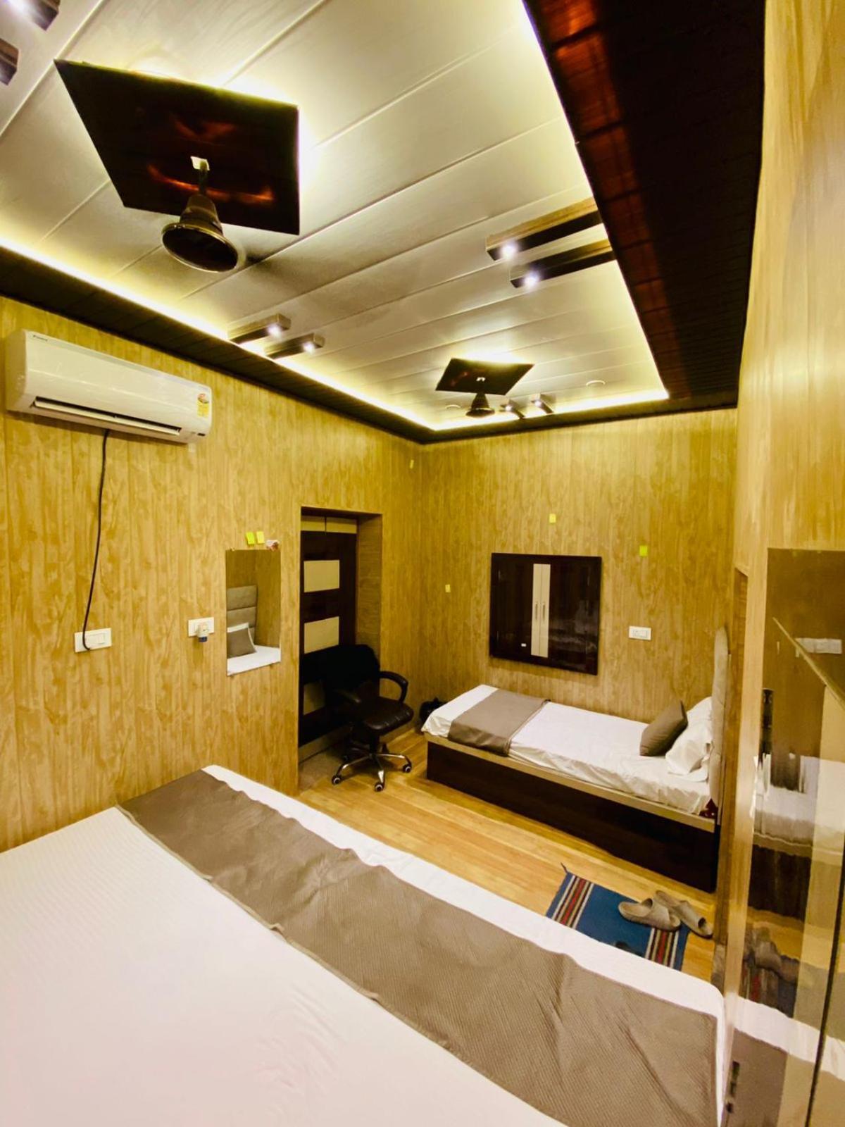 Namo Guest House Only For Indians Βαρανάσι Εξωτερικό φωτογραφία